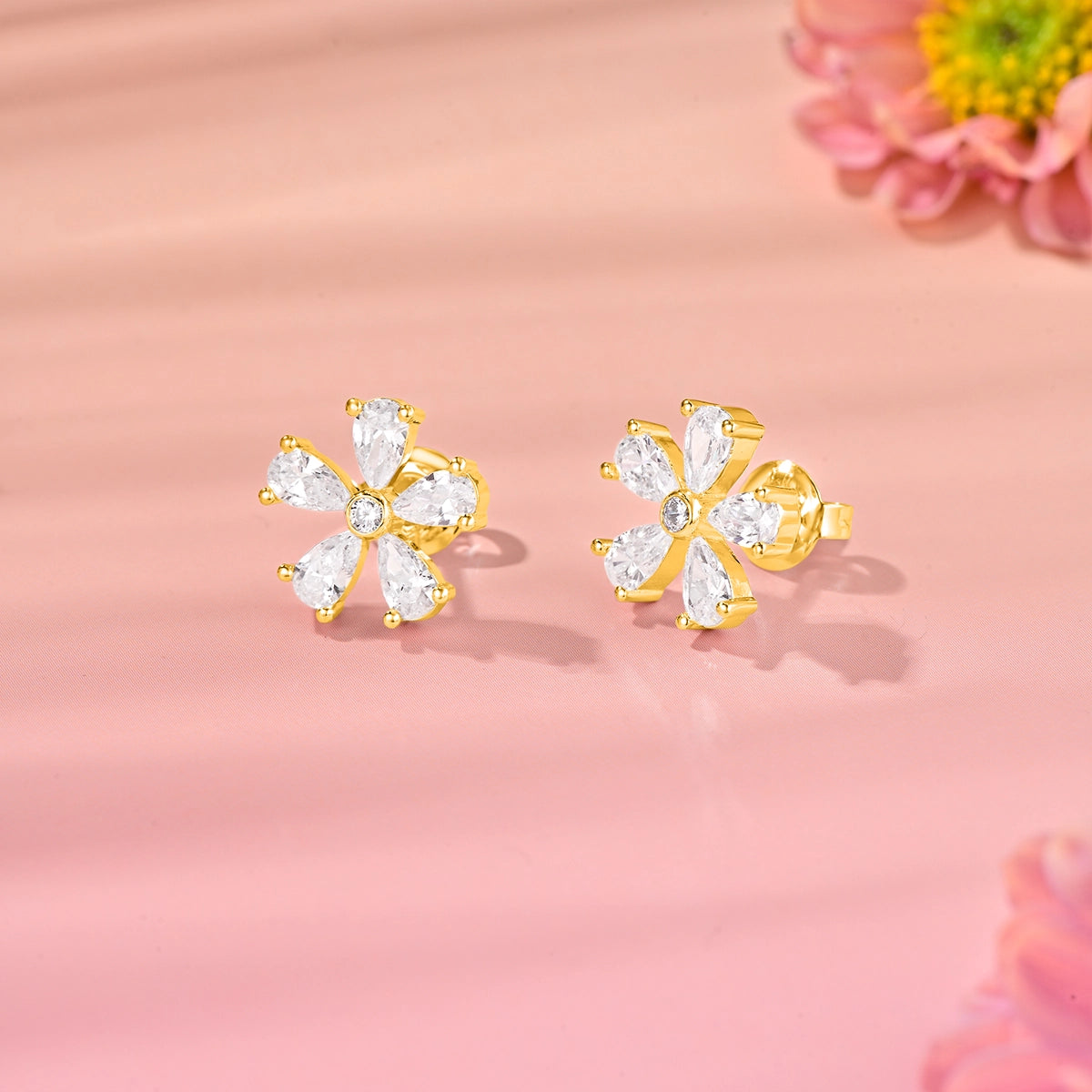 Daisy Flower / Earrings Gold