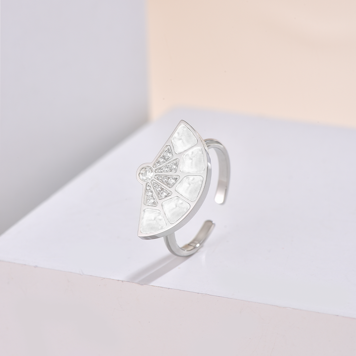 فان / خاتم باللون الفضي