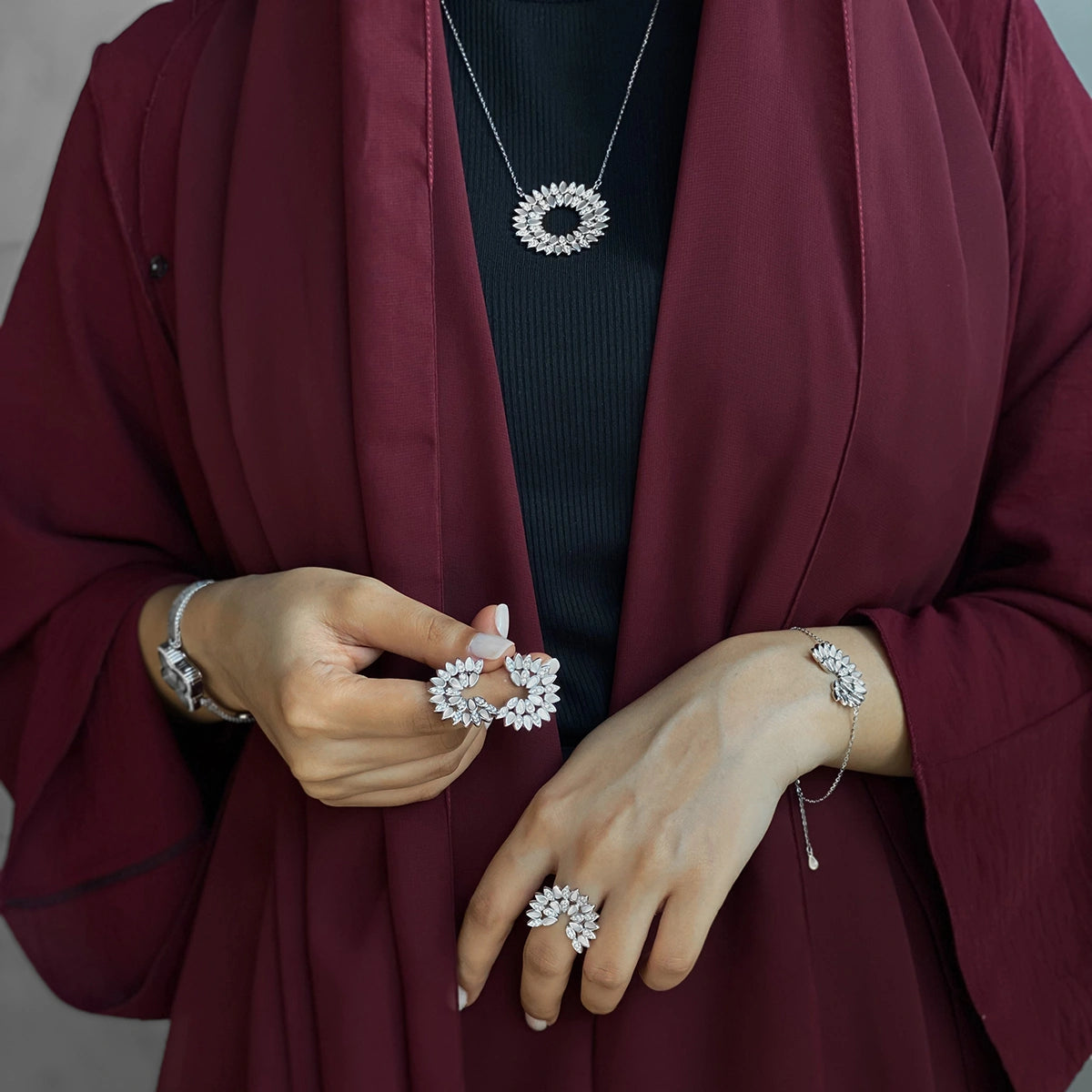 تشارمنق دروب / عقد باللون الفضي