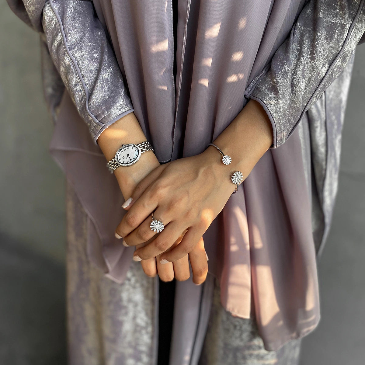 تشارمنق سن فلاور/ سوار باللون الفضي