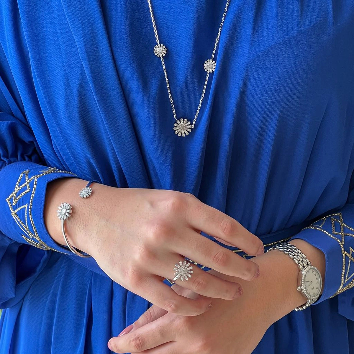 تشارمنق سن فلاور / عقد باللون الفضي