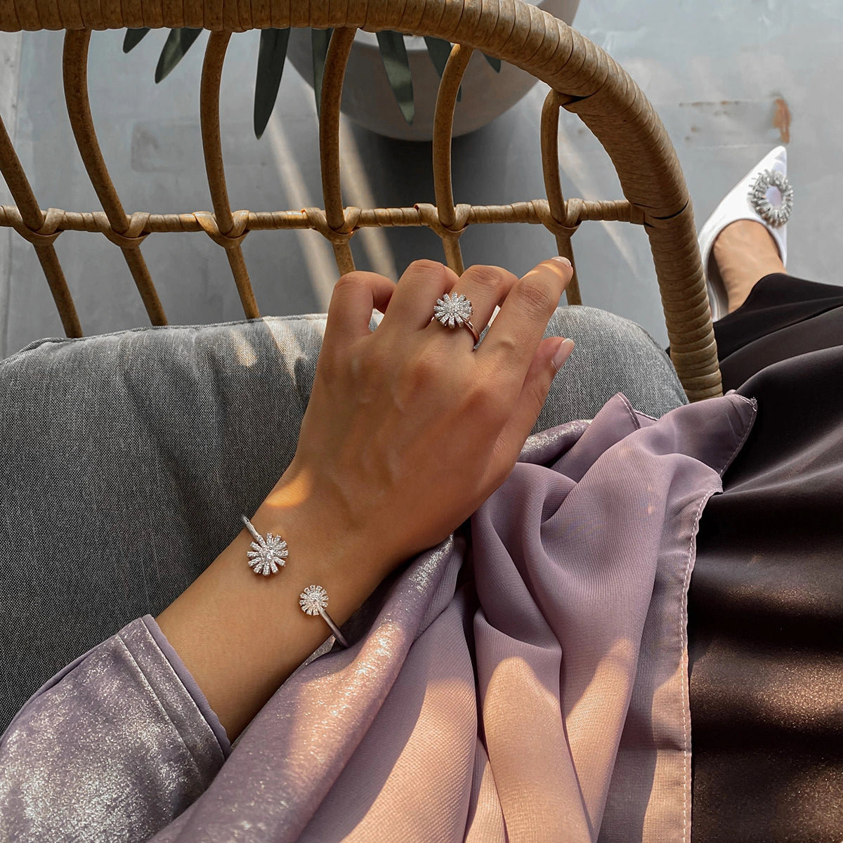 تشارمنق سن فلاور / خاتم باللون الفضي