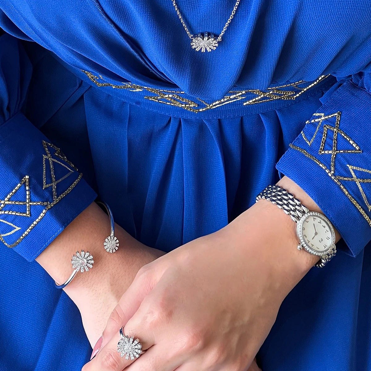 تشارمنق سن فلاور / عقد باللون الفضي