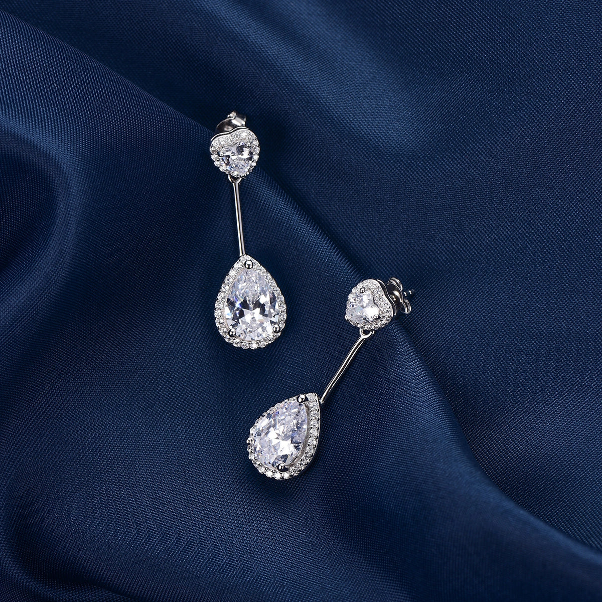 تشارمنق هارتس / أقراط باللون الفضي