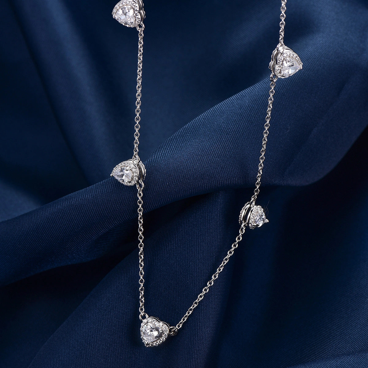 تشارمنق هارتس / عقد باللون الفضي