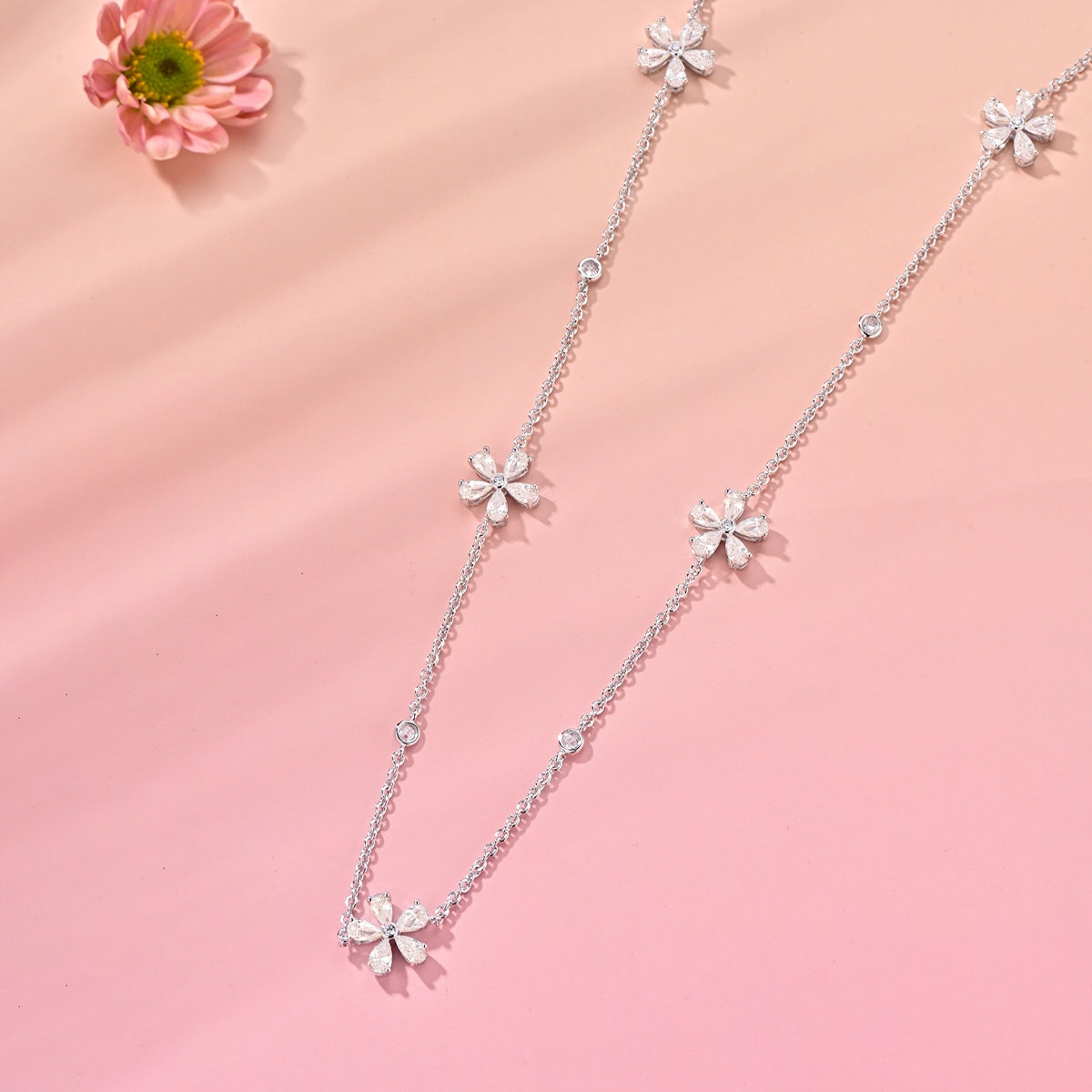 Daisy Flower / Multi Motif Necklace Silver