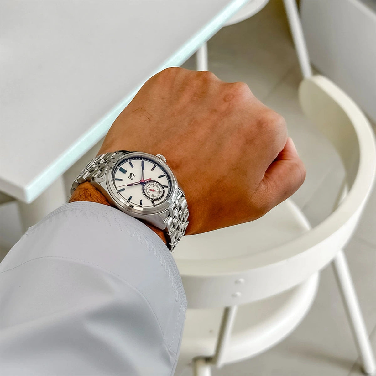 إيليمينت أبيض