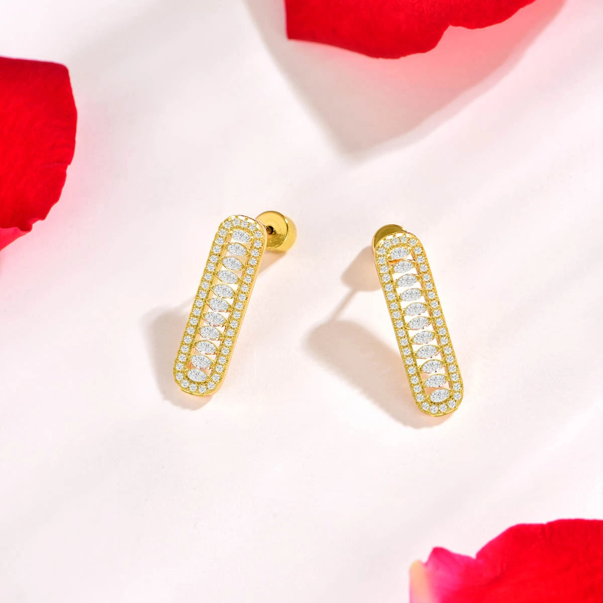 فاين / أقراط باللون الذهبي