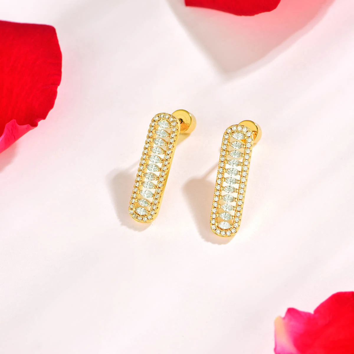 فاين / أقراط باللون الذهبي