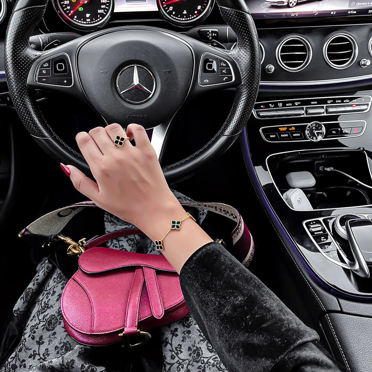 جوري / إسورة الحجر الأسود بلون الروز قولد