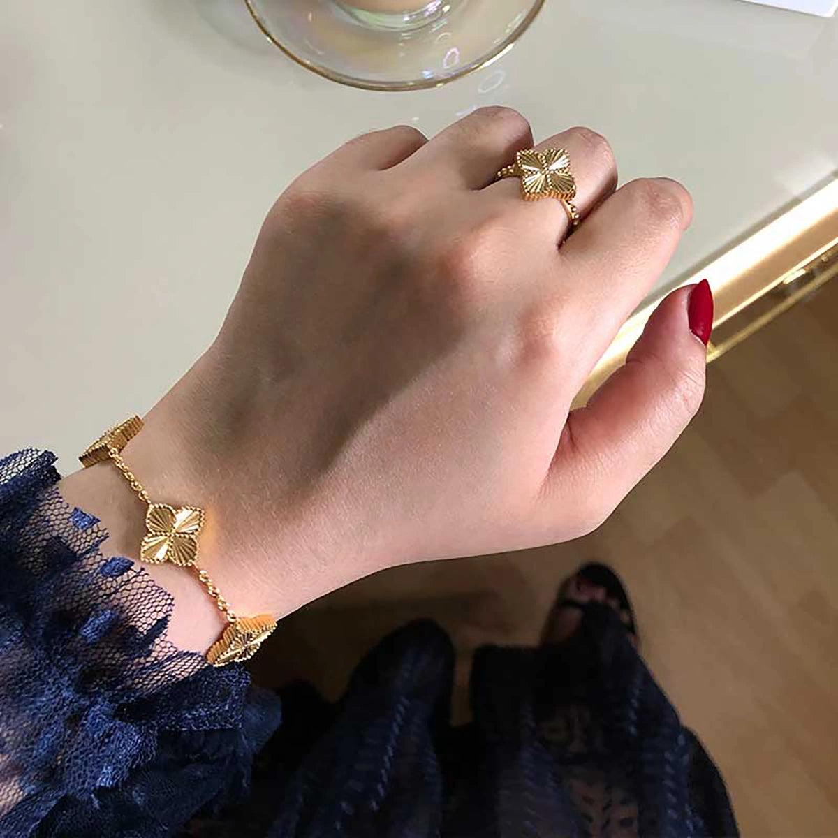 جوري / إسورة إشراقة الجوري بلون الذهب