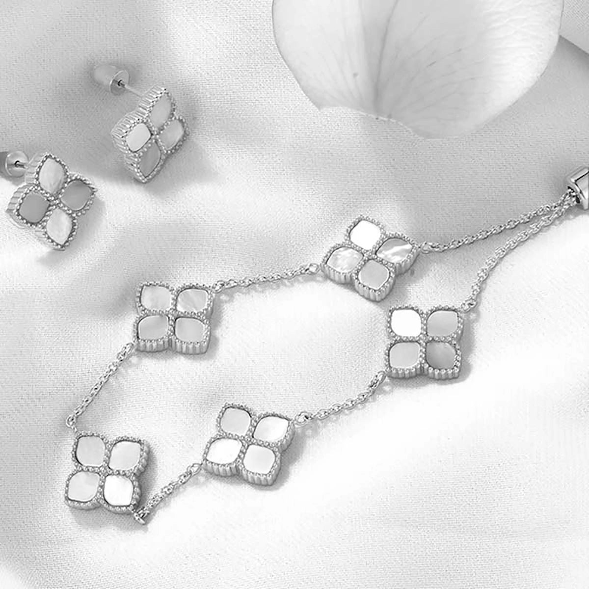 Joory / Earrings Pearl Silver