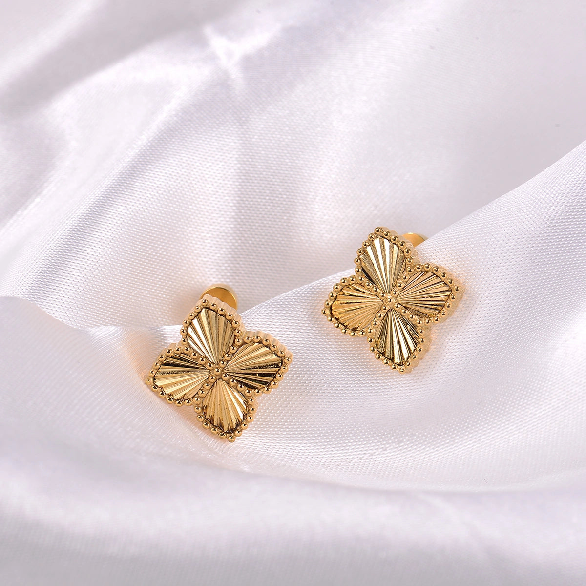 Joory / Sunglow Earrings Gold