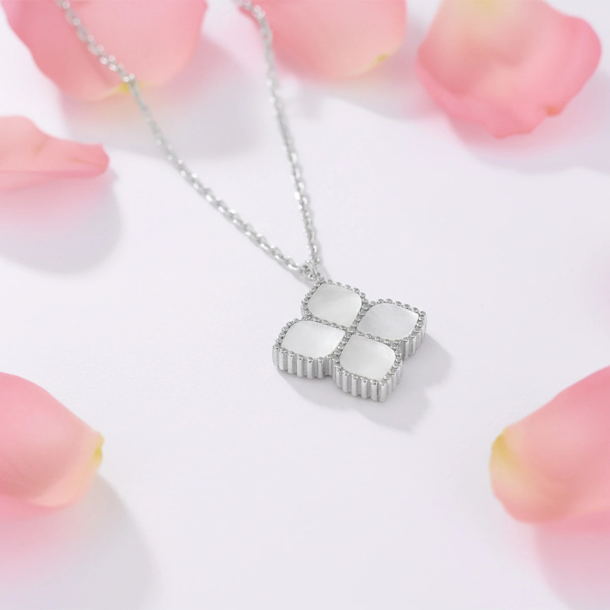 Joory / Necklace Pearl Silver