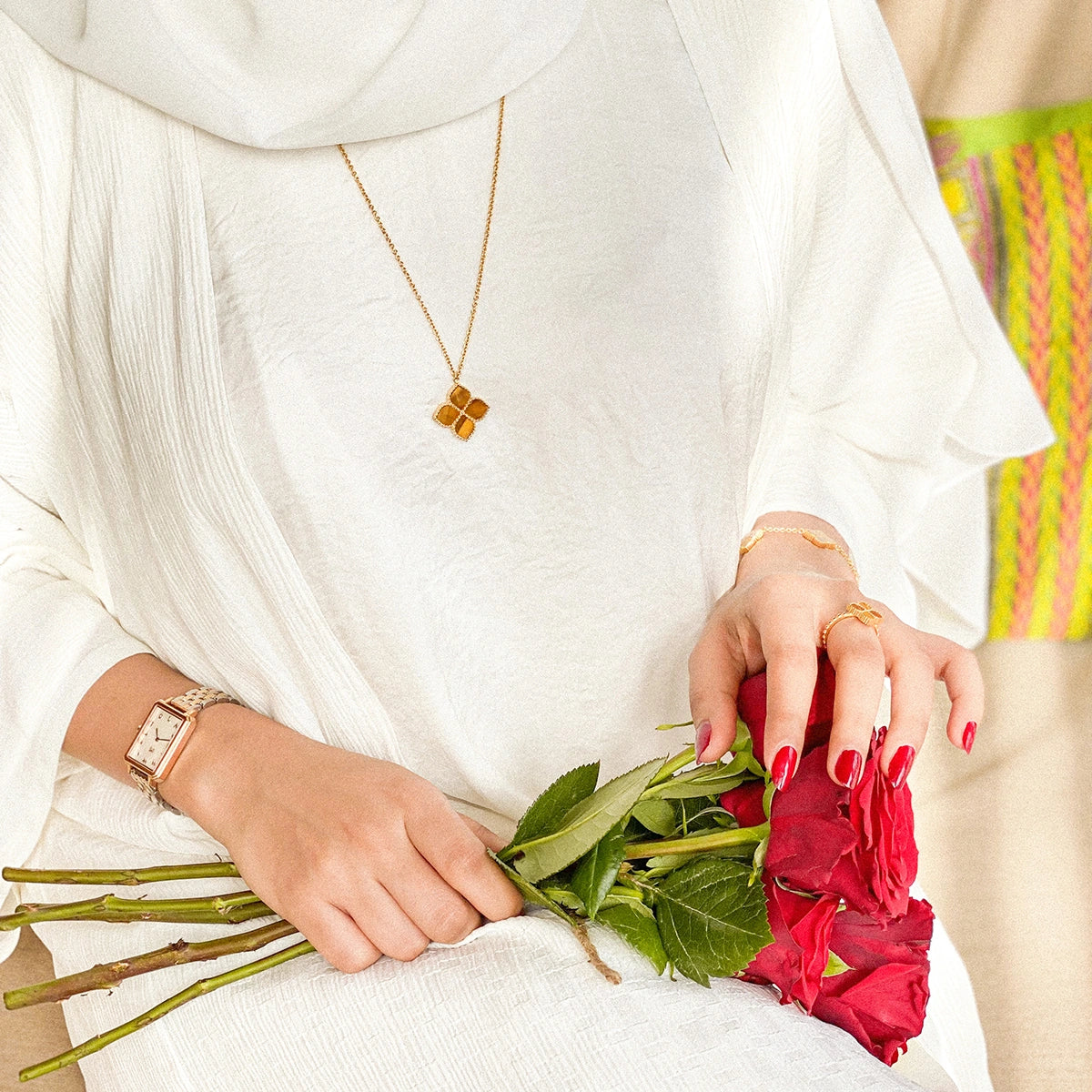 جوري / عُقد اللؤلؤ بلون الذهب