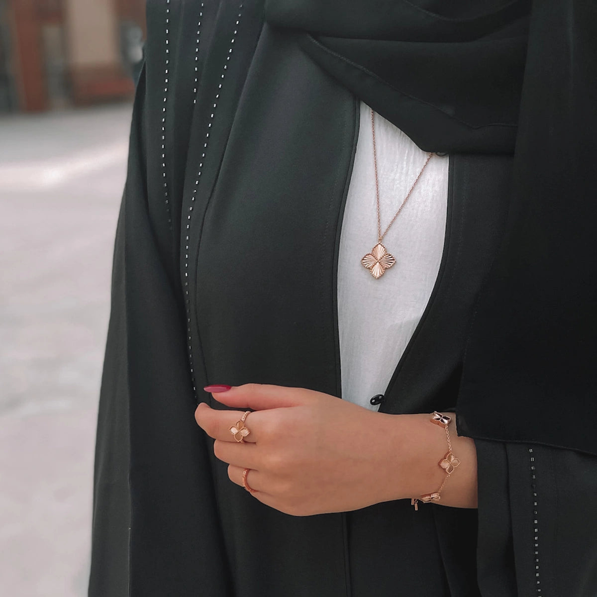 جوري / عُقد إشراقة الجوري بلون الروز قولد