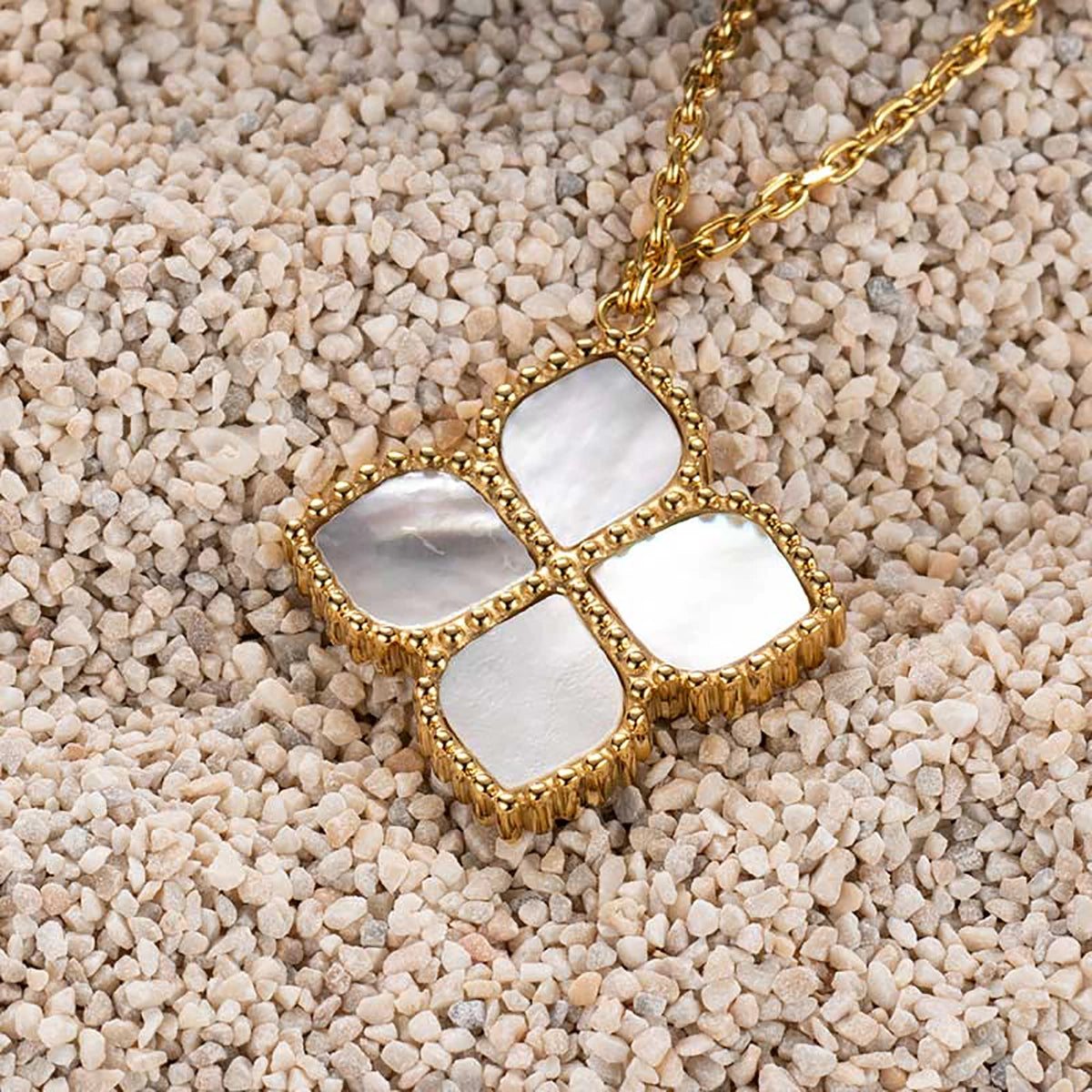 جوري / عُقد اللؤلؤ بلون الذهب