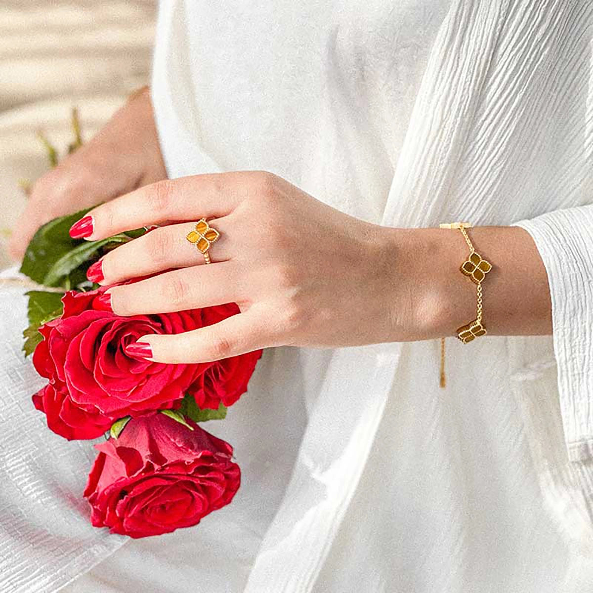 جوري / طقم اللؤلؤ بلون الذهب