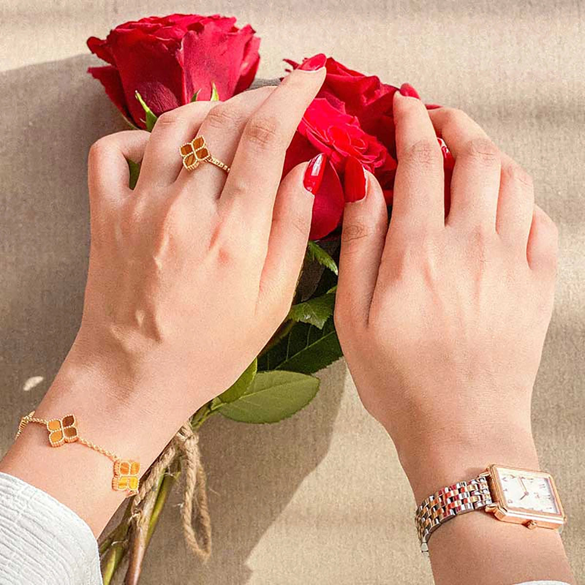 جوري / طقم اللؤلؤ بلون الذهب