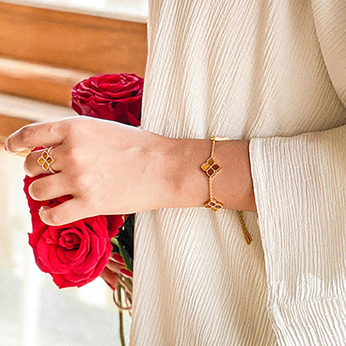 جوري / طقم اللؤلؤ بلون الذهب