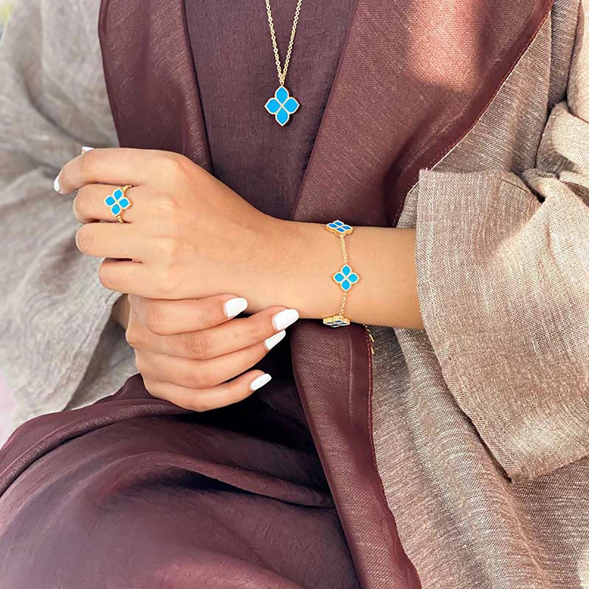 جوري / أقراط العقيق التركوازي باللون الذهبي