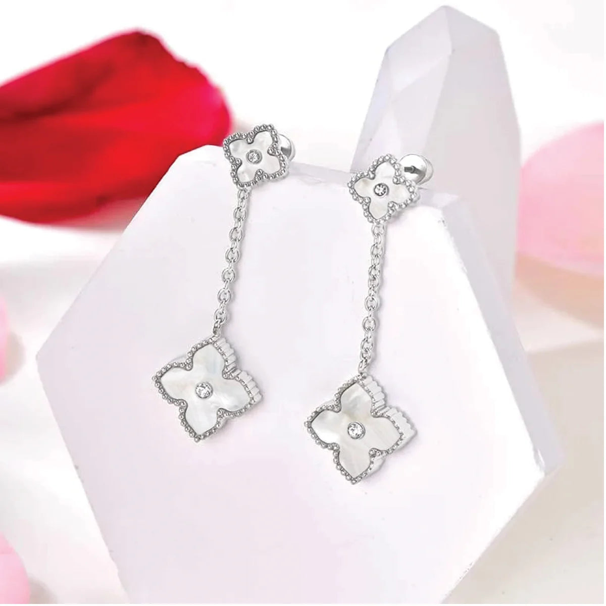 ميني جوري  / أقراط اللؤلؤ باللون الفضي