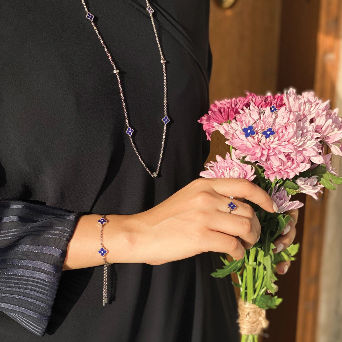 ميني جوري / أقراط أزرق و فضي