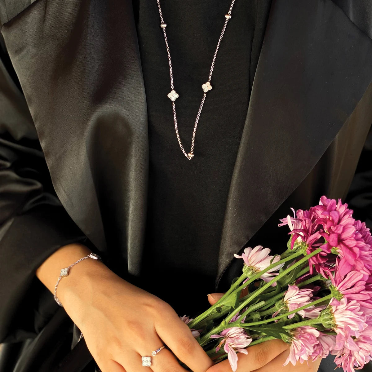 ميني جوري / عُقد اللؤلؤ باللون الفضي