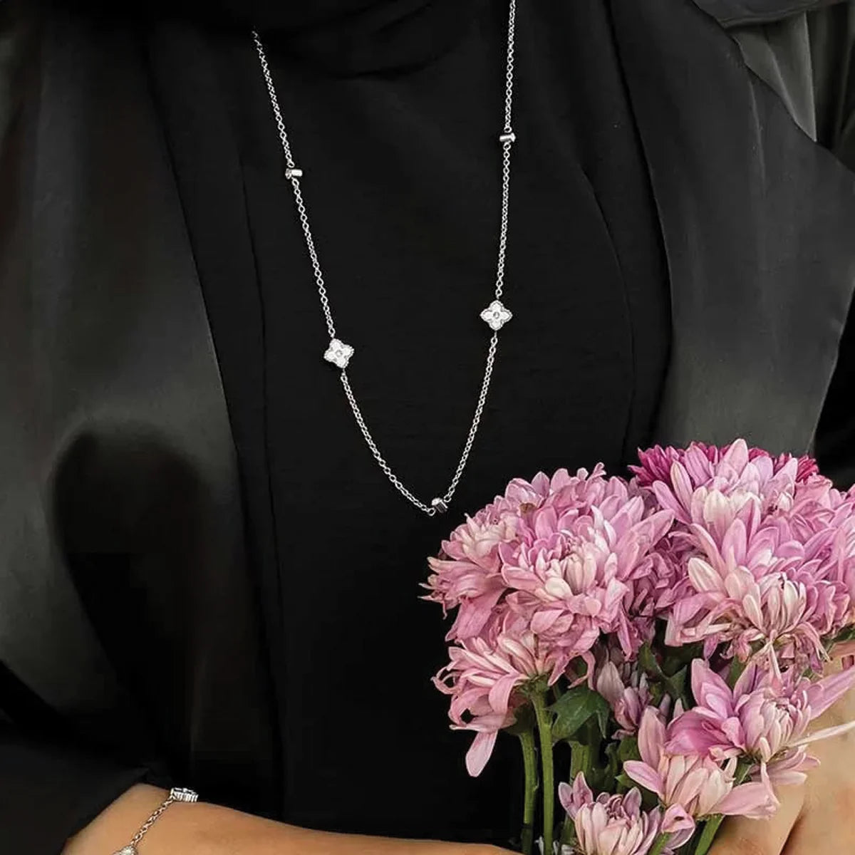 ميني جوري / عُقد اللؤلؤ باللون الفضي