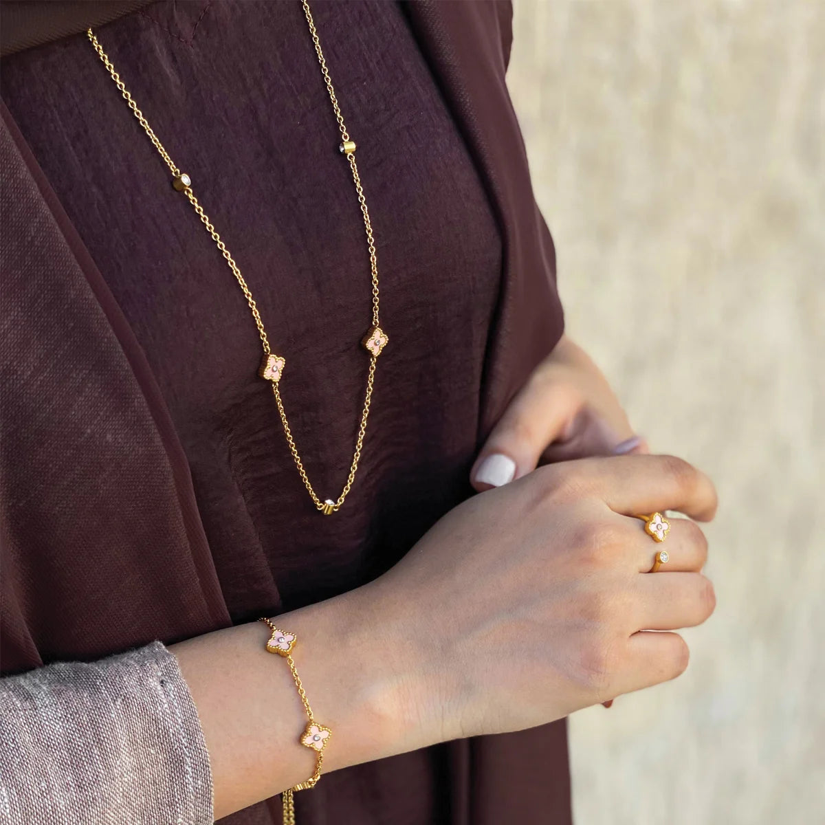 ميني جوري / عُقد وردي فاتح و ذهبي