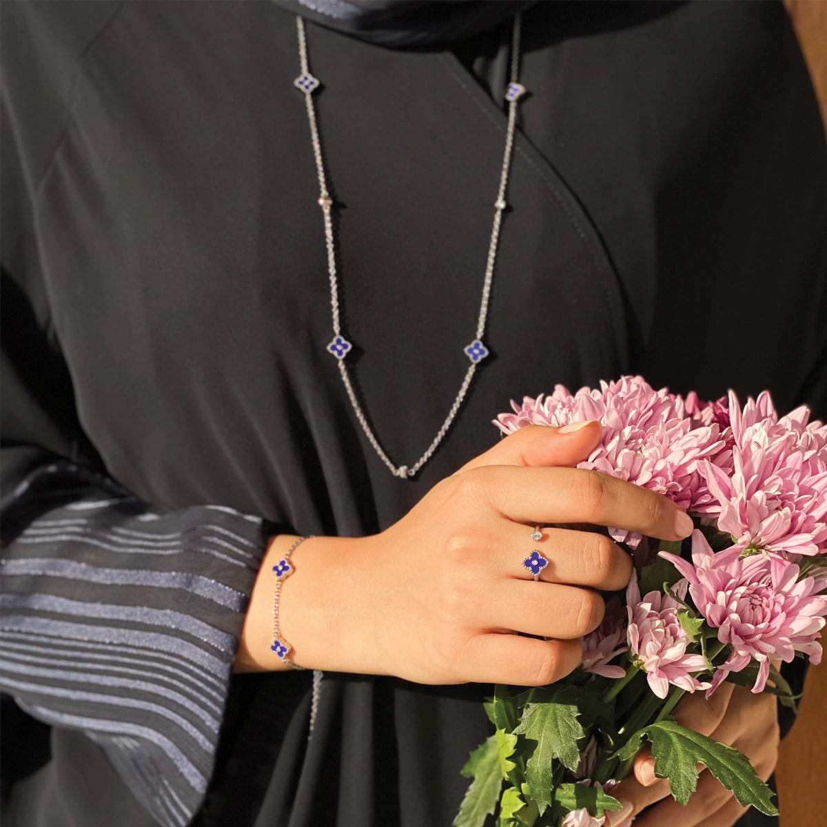 ميني جوري / طقم  أزرق و فضي