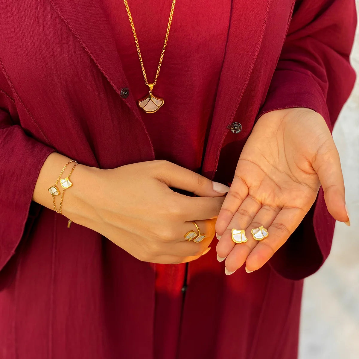 Tulip / Earrings Pearl Gold