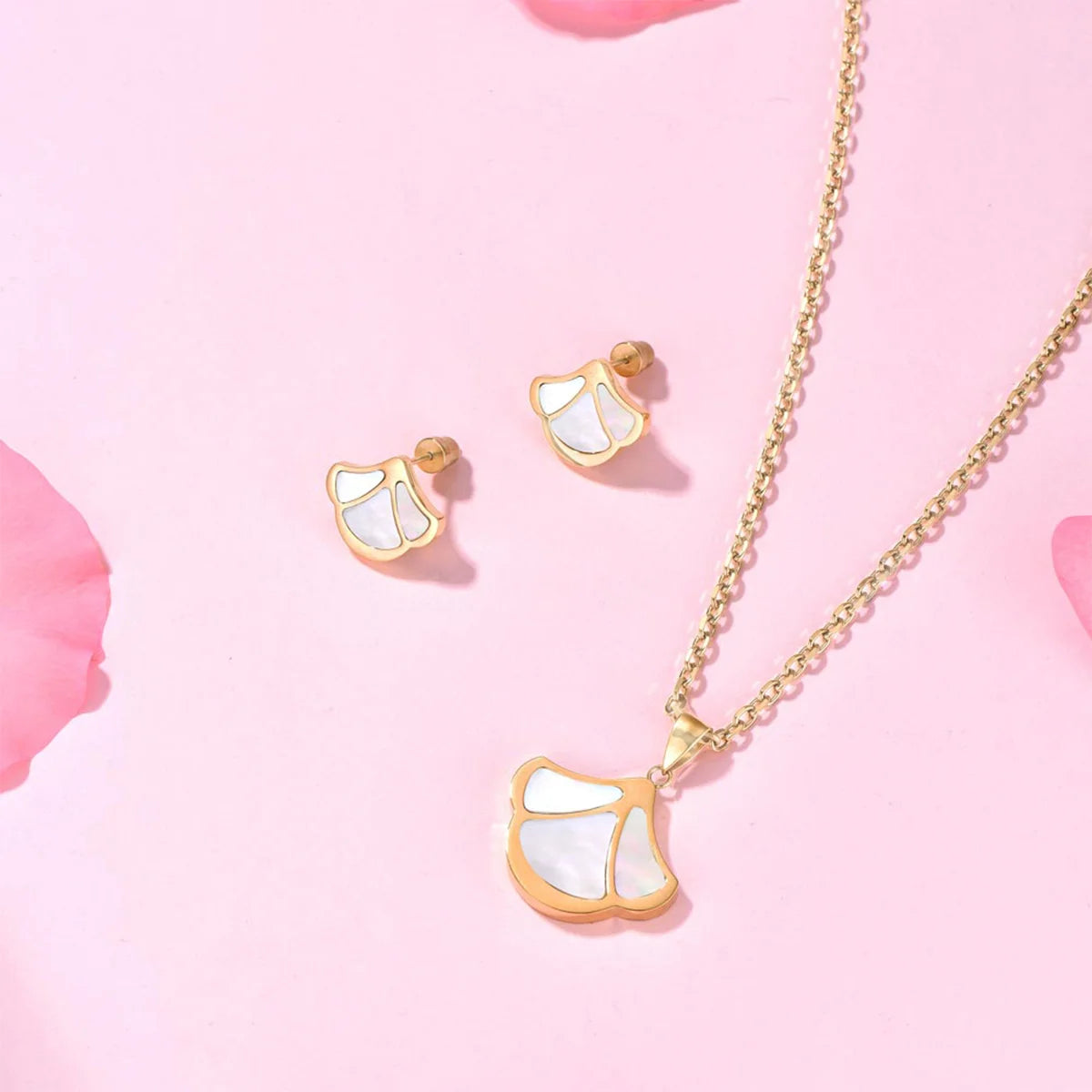 توليب / أقراط اللؤلؤ باللون الذهبي