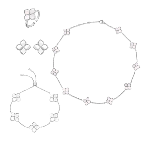 جوري / طقم اللؤلؤ باللون الفضي