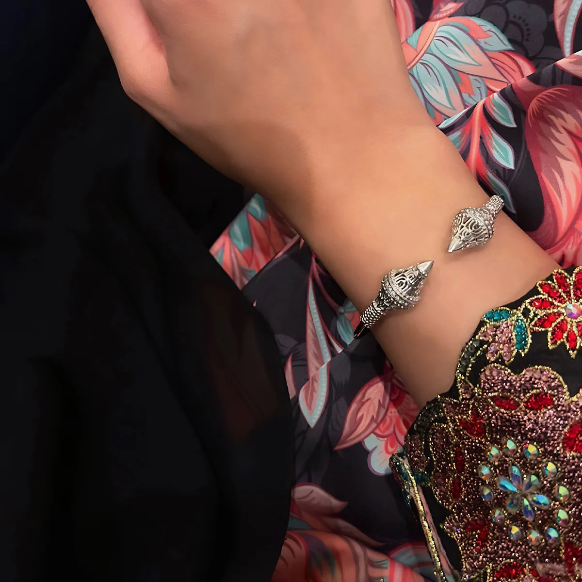 لانترن / سوار باللون الفضي