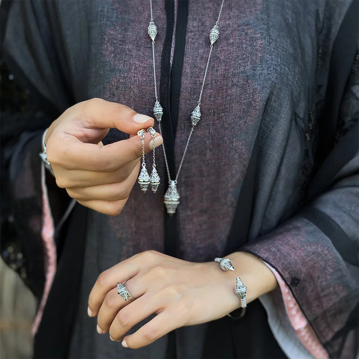 لانترن / أقراط باللون الفضي