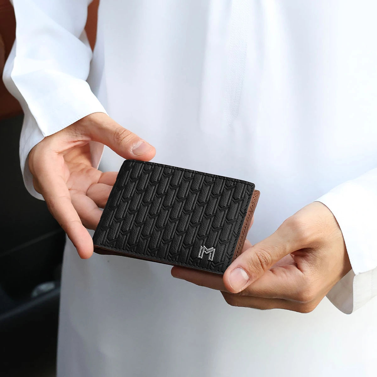 جلد الجمل / أسود وتان