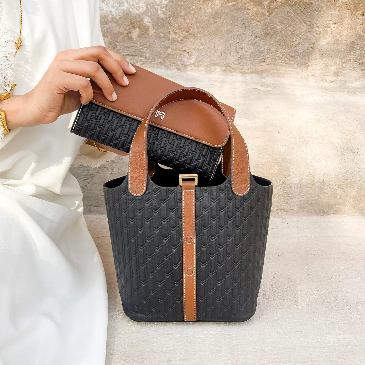 ترافل توت /أسود مع تان