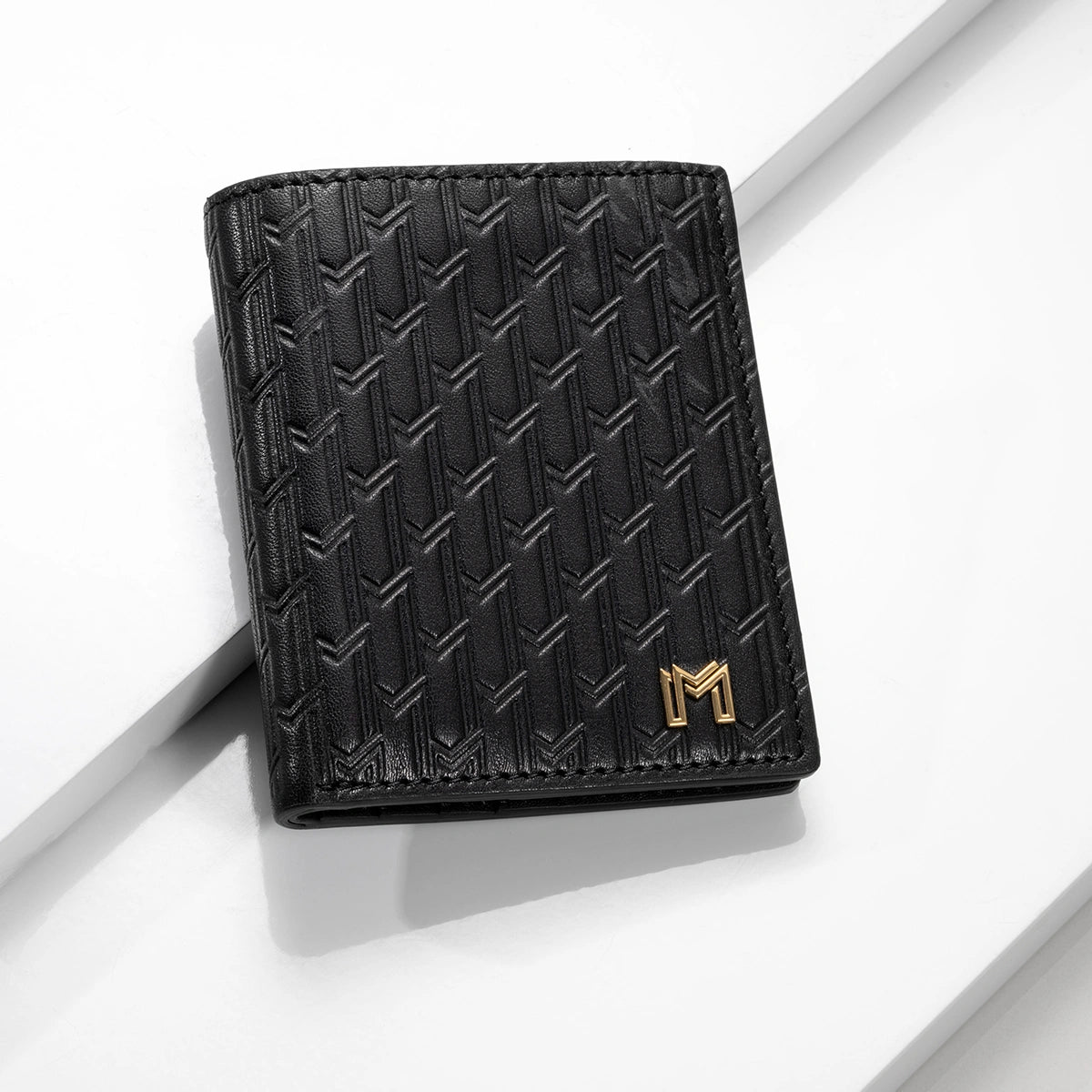 جلد ايطالي أسود / ذهبي