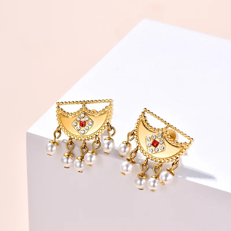 شناف /أقراط اللؤلؤ باللون الذهبي