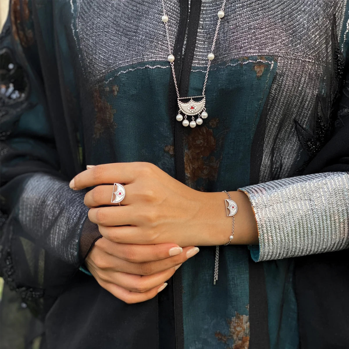 شناف / عقد اللؤلؤ باللون الفضي