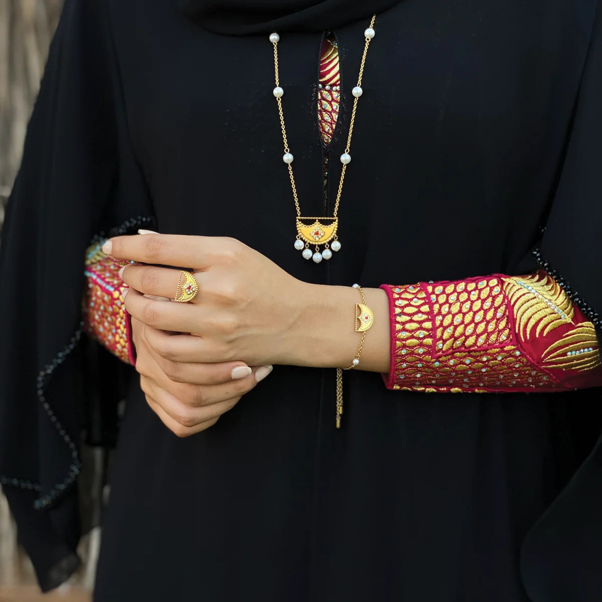 شناف / عقد اللؤلؤ باللون الذهبي