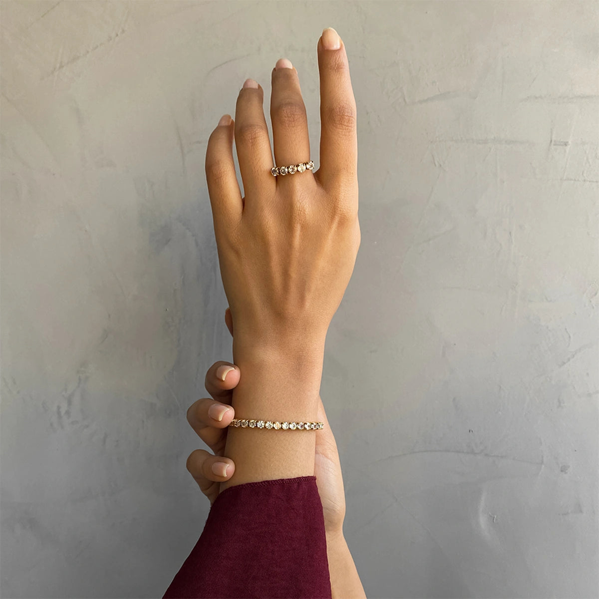 تنس / سوار باللون الذهبي