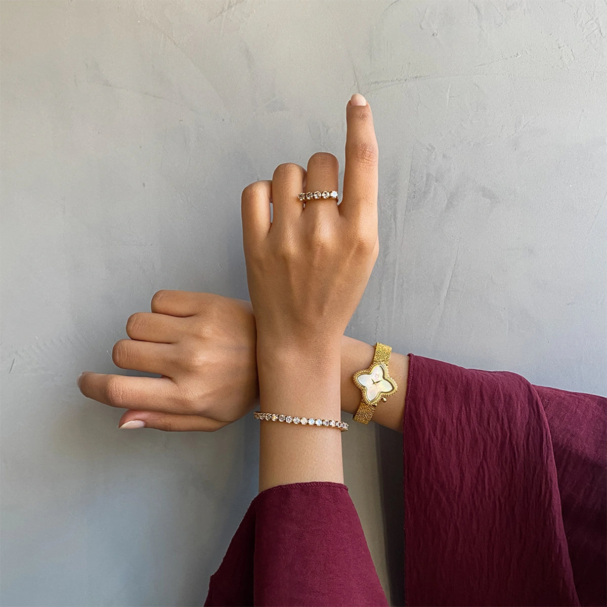 تنس / سوار باللون الذهبي