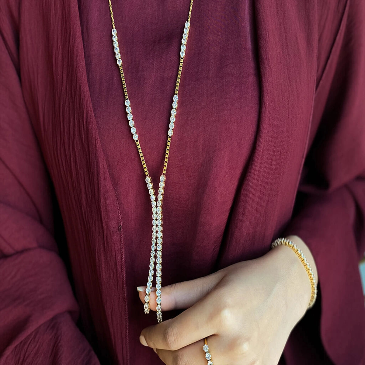 تنس / قلادة باللون الذهبي