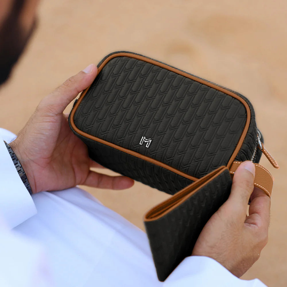 باوتش السفر أسود مع تان / فضي