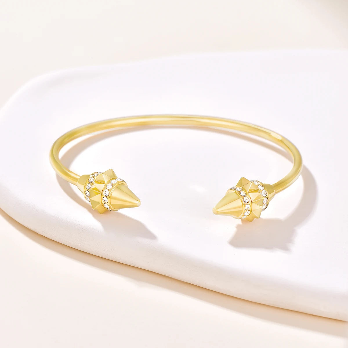 تراث / سوار باللون الذهبي