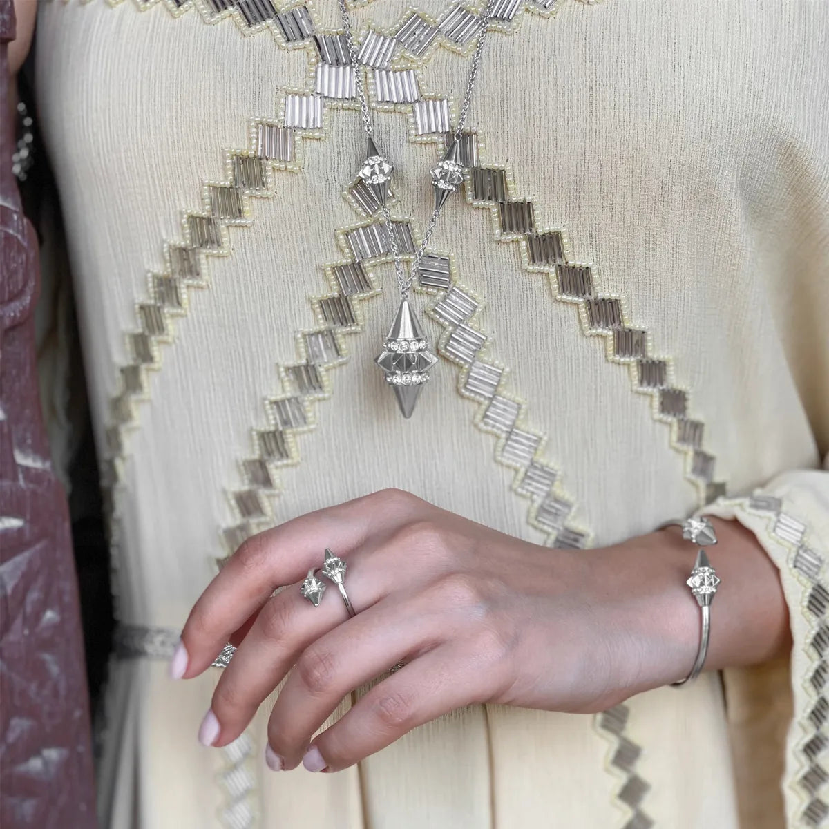 تراث / عقد باللون الفضي