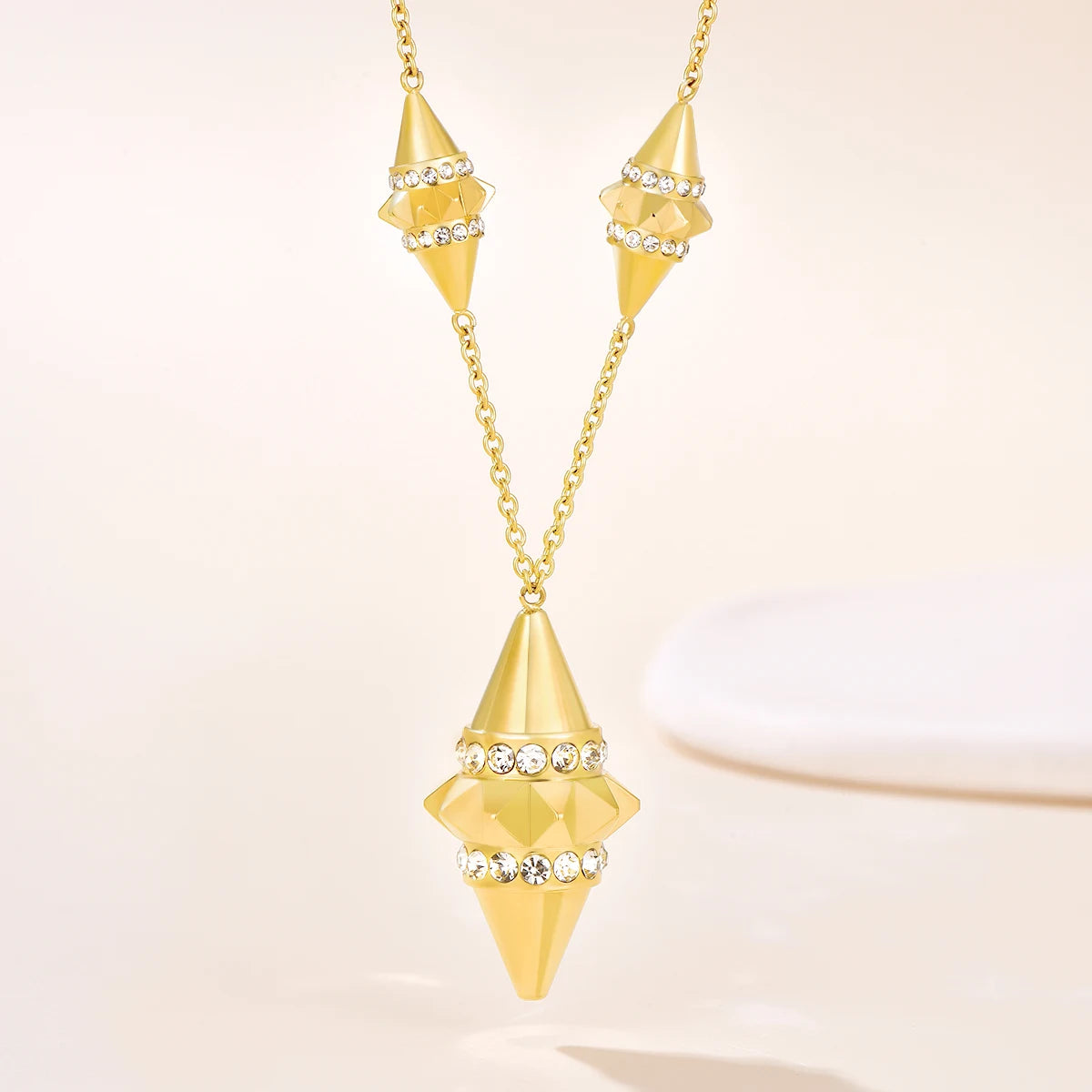 تراث / عقد باللون الذهبي