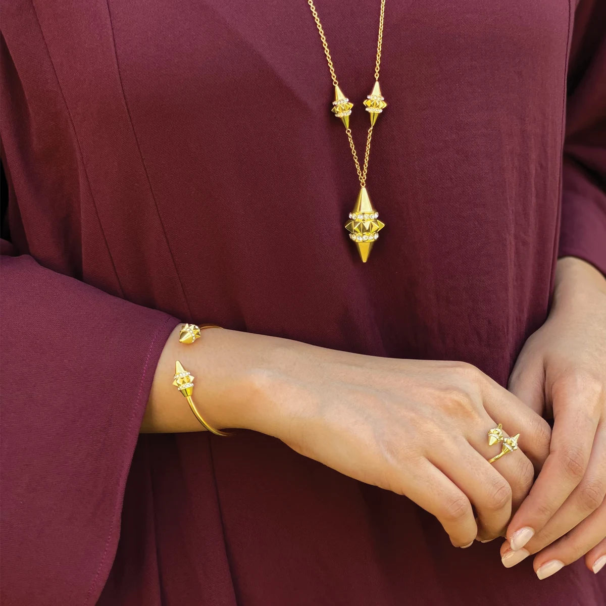 تراث / سوار باللون الذهبي